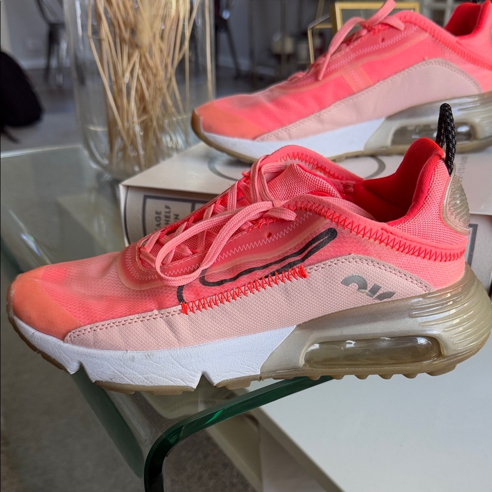 Nike Women's Athletic Shoes in Pink and Gold